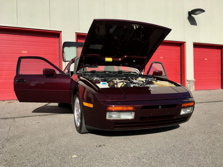 Моторный отсек Porsche 944 S2 Red Pearl 1990 года  (фото 43 из 86)